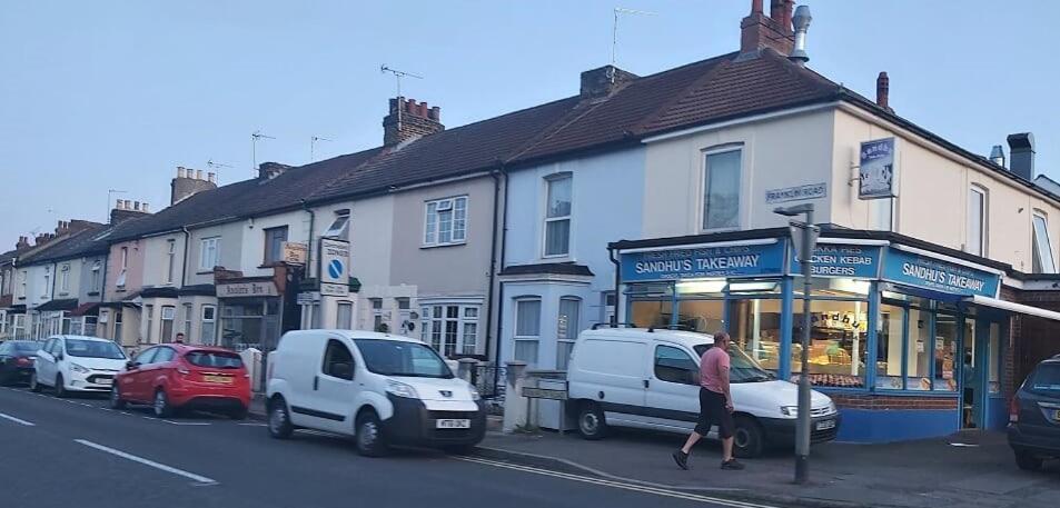 Priestfield House Medway Bed & Breakfast กิลลิงแงม ภายนอก รูปภาพ